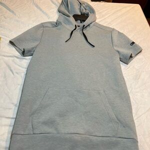 Under armour  Women’s  Gray Short Sleeve Hoodie size small